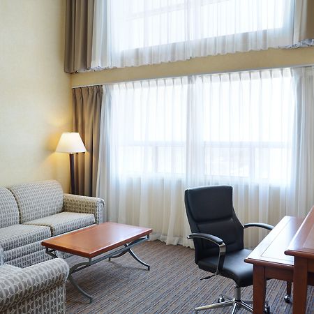 Holiday Inn Hotel & Suites London By Ihg Dış mekan fotoğraf