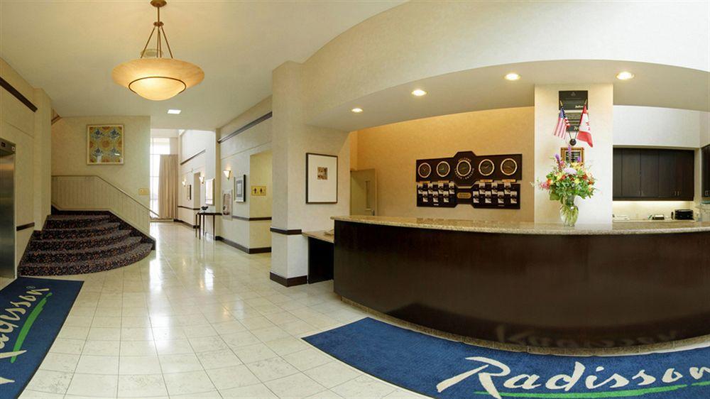 Holiday Inn Hotel & Suites London By Ihg Dış mekan fotoğraf