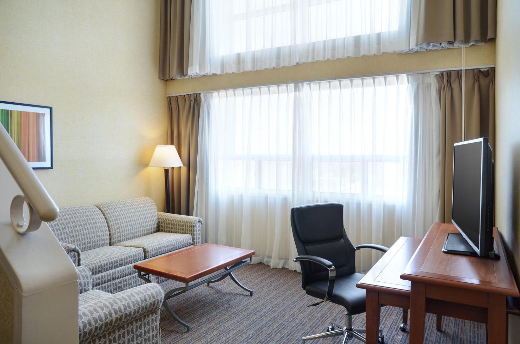 Holiday Inn Hotel & Suites London By Ihg Dış mekan fotoğraf
