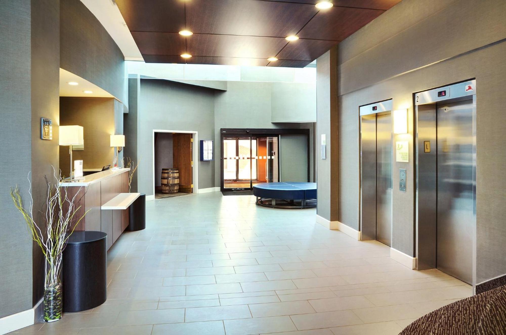 Holiday Inn Hotel & Suites London By Ihg Dış mekan fotoğraf