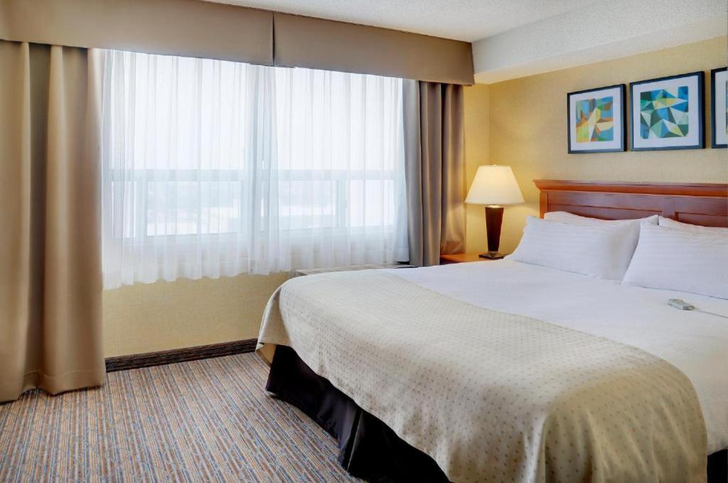 Holiday Inn Hotel & Suites London By Ihg Dış mekan fotoğraf