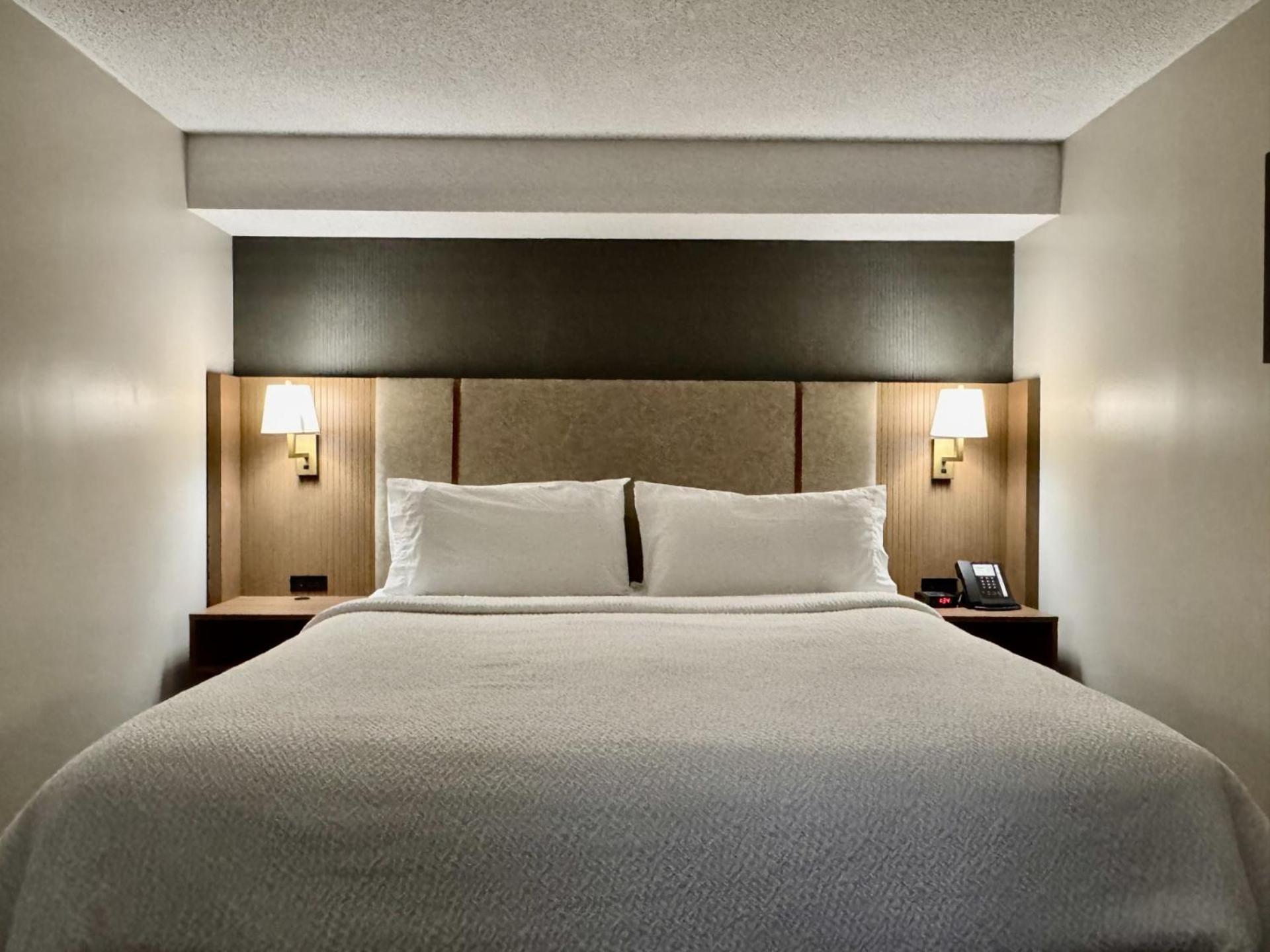 Holiday Inn Hotel & Suites London By Ihg Dış mekan fotoğraf