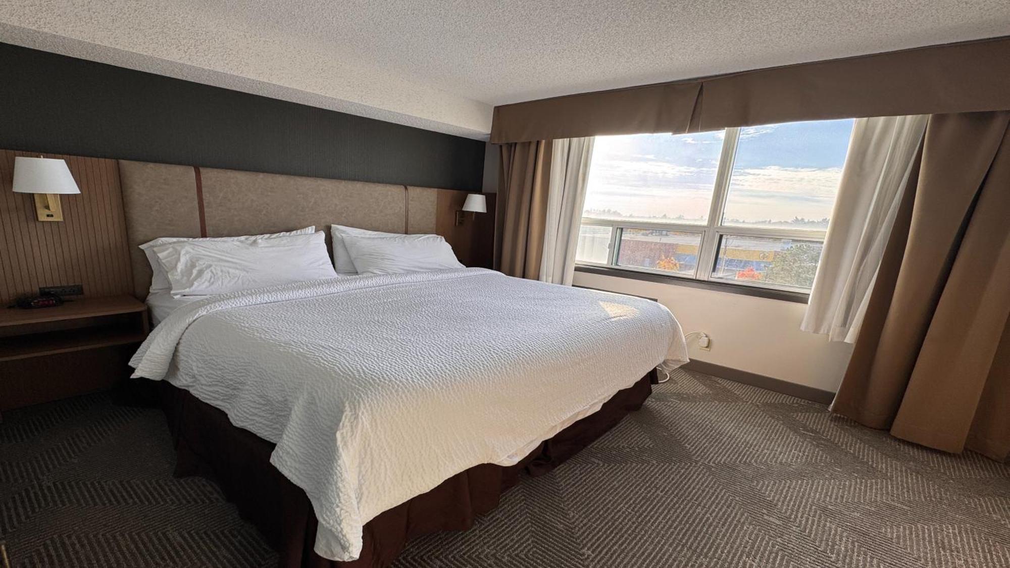 Holiday Inn Hotel & Suites London By Ihg Dış mekan fotoğraf