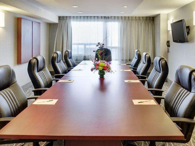 Holiday Inn Hotel & Suites London By Ihg Dış mekan fotoğraf