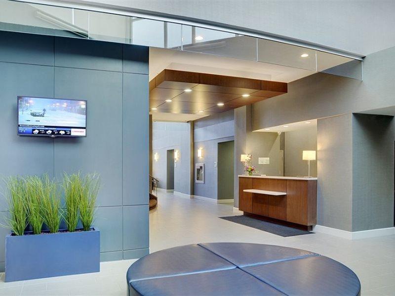 Holiday Inn Hotel & Suites London By Ihg Dış mekan fotoğraf