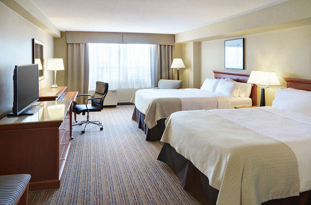 Holiday Inn Hotel & Suites London By Ihg Dış mekan fotoğraf