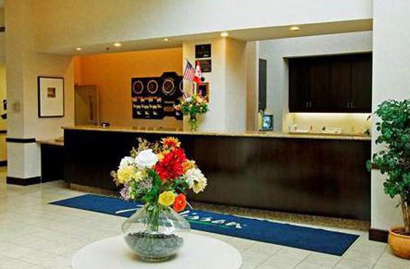 Holiday Inn Hotel & Suites London By Ihg Dış mekan fotoğraf