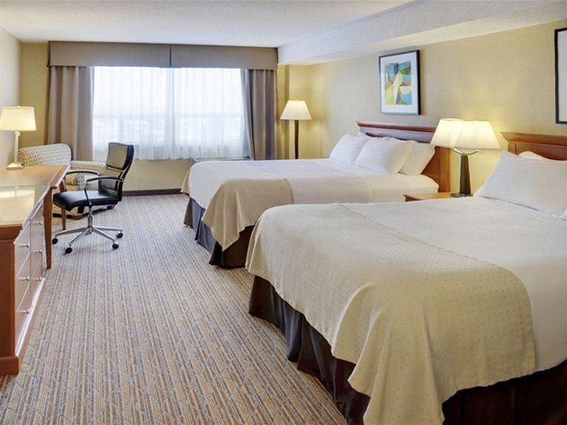 Holiday Inn Hotel & Suites London By Ihg Dış mekan fotoğraf