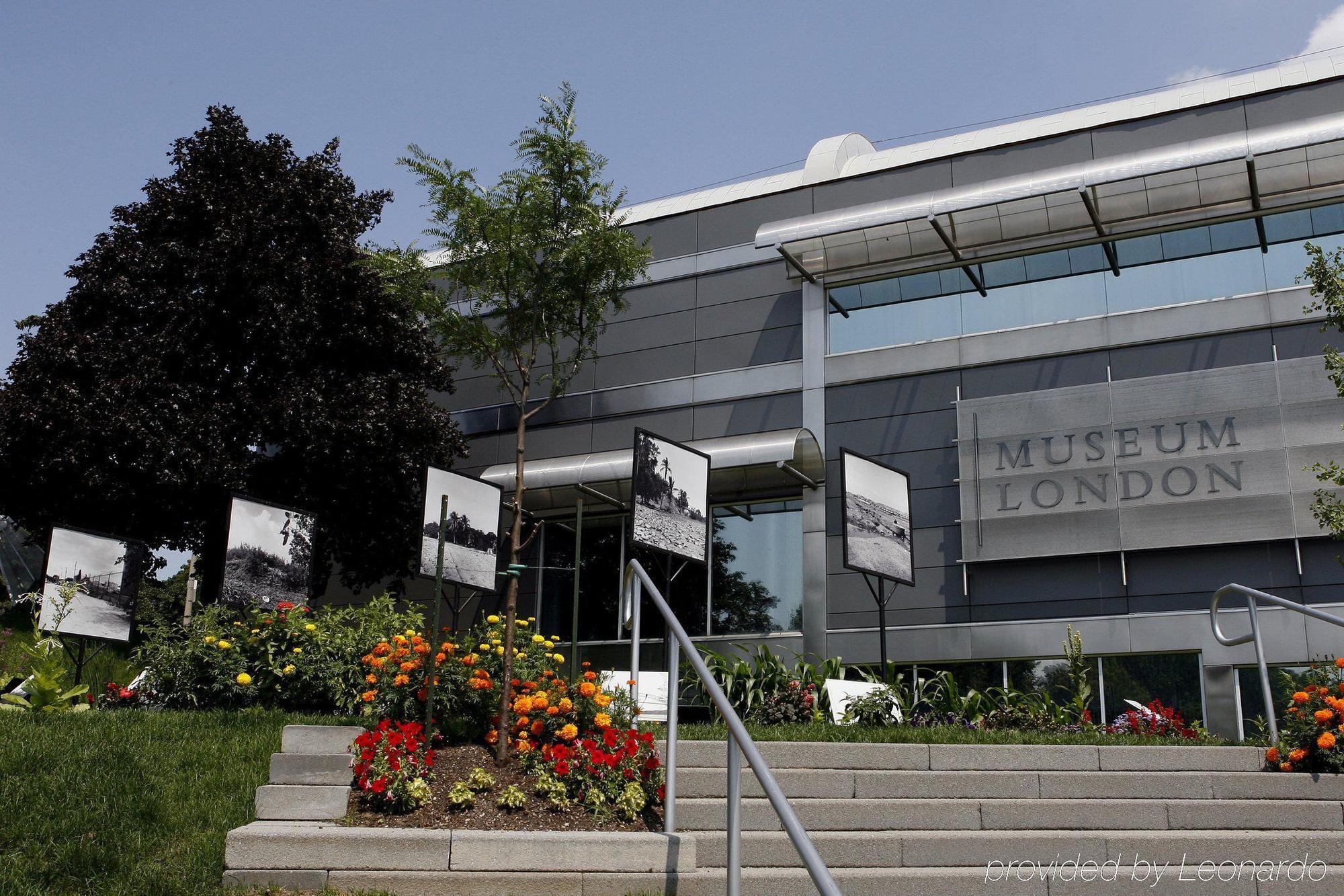 Holiday Inn Hotel & Suites London By Ihg Dış mekan fotoğraf