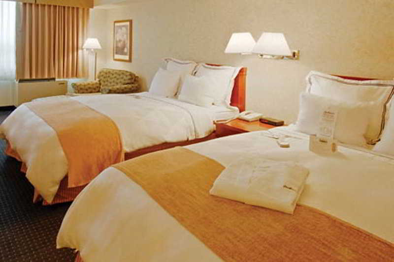 Holiday Inn Hotel & Suites London By Ihg Dış mekan fotoğraf