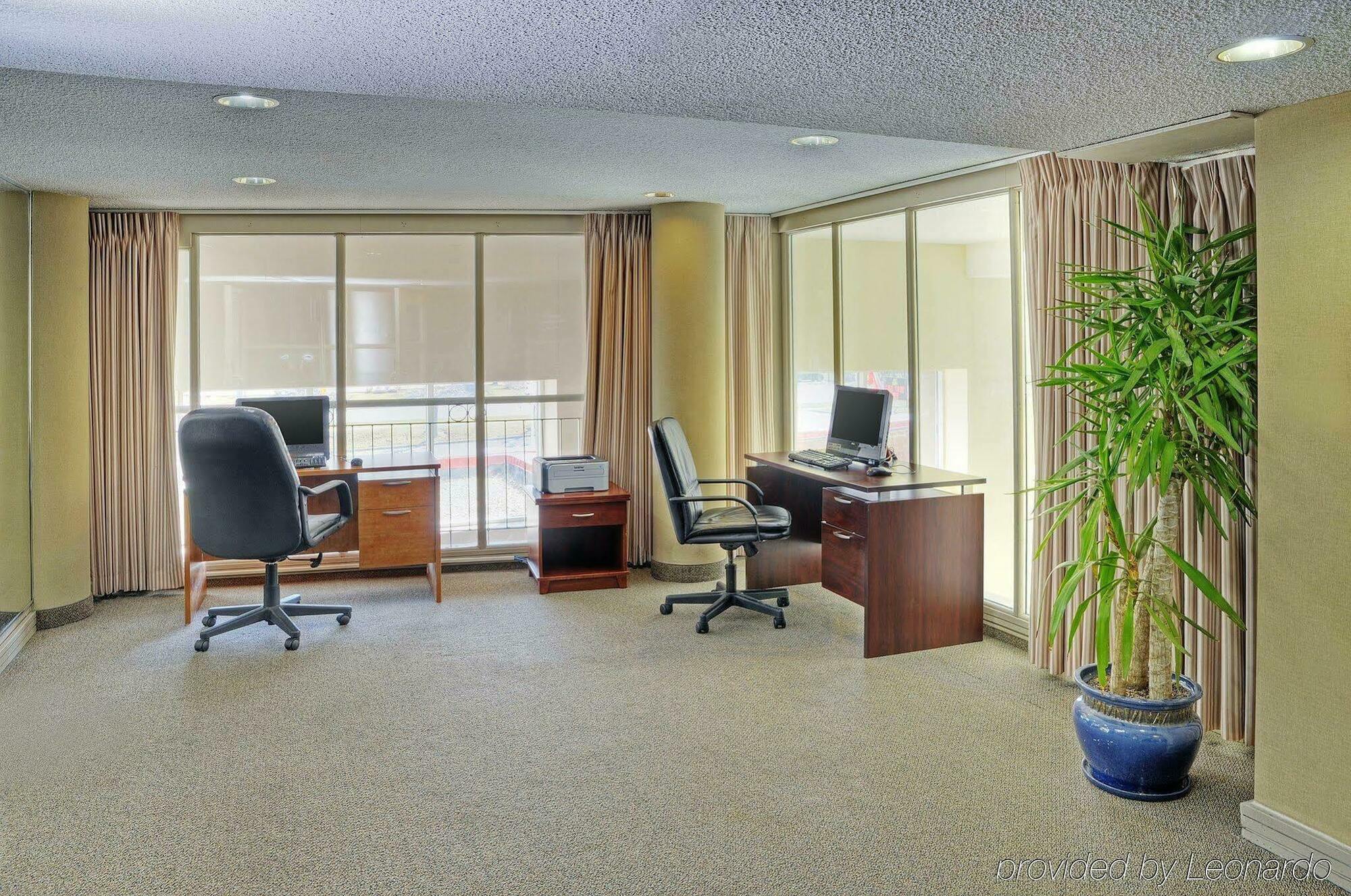 Holiday Inn Hotel & Suites London By Ihg Dış mekan fotoğraf